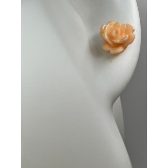 Carved Beige Rose Cameo Cabochon 7 mm Stud Earrings! - Picture 5 of 6